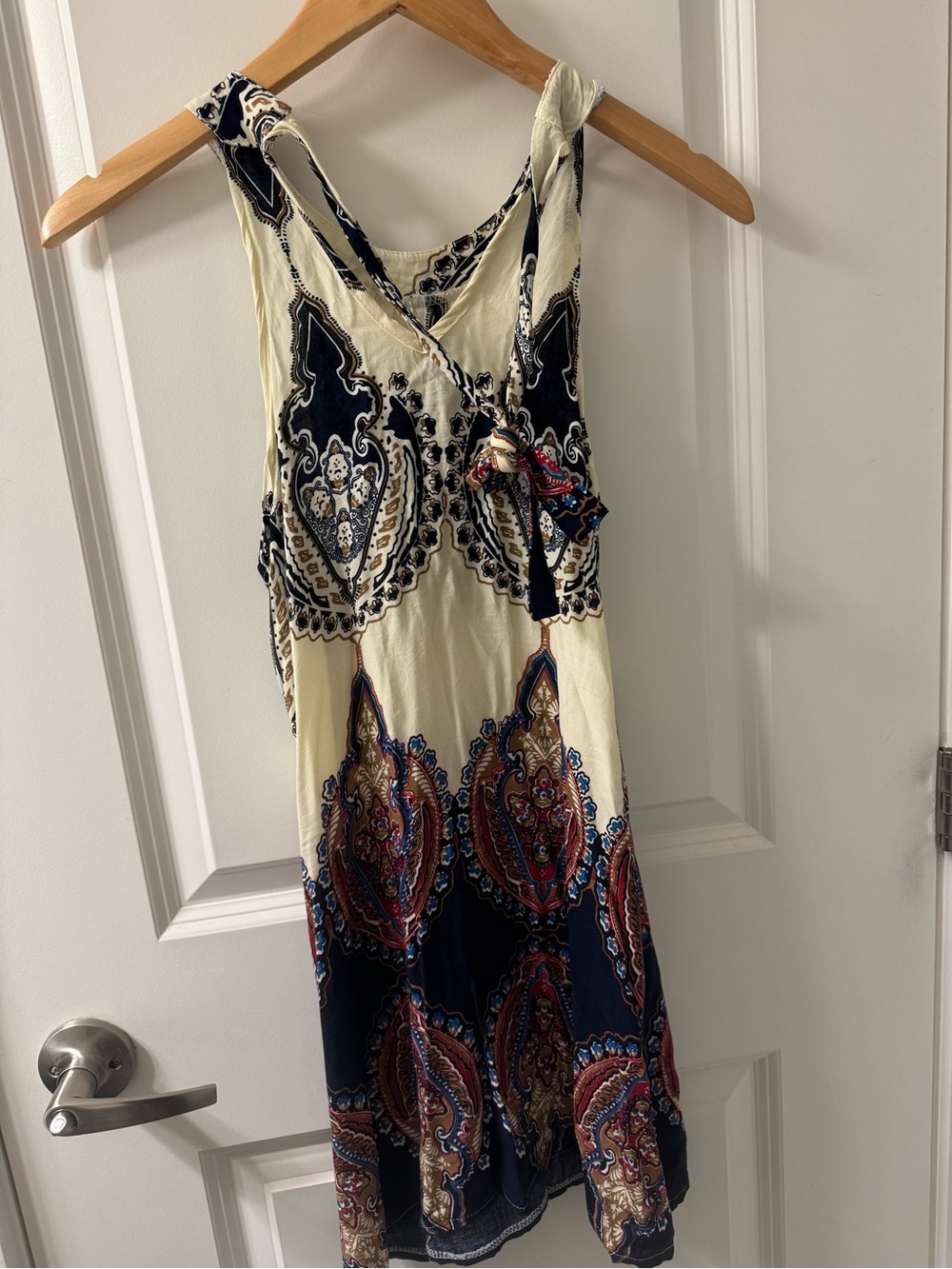 Sleeveless V-Neck Printed Flowy Cream Navy Paisley Boho Tank Top
